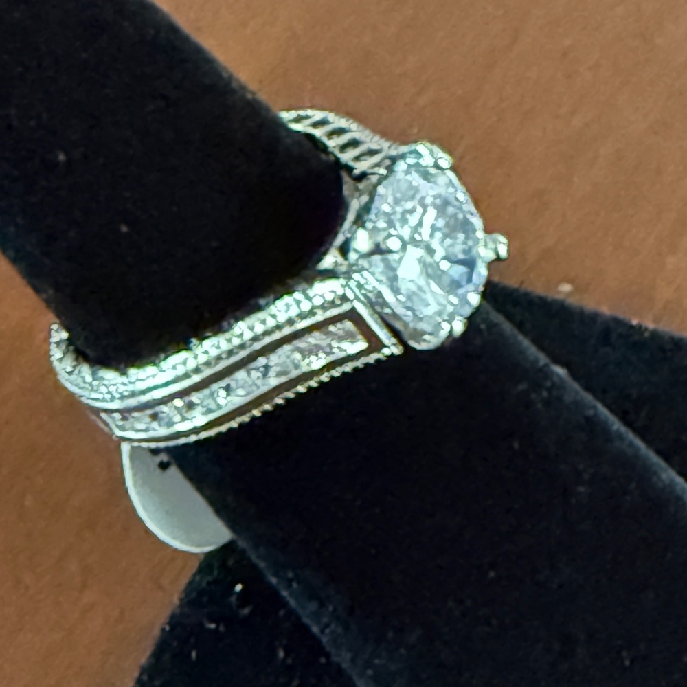 Round Cut Cubic Zirconia Women's Ring Size 6 - Picture 4 of 6